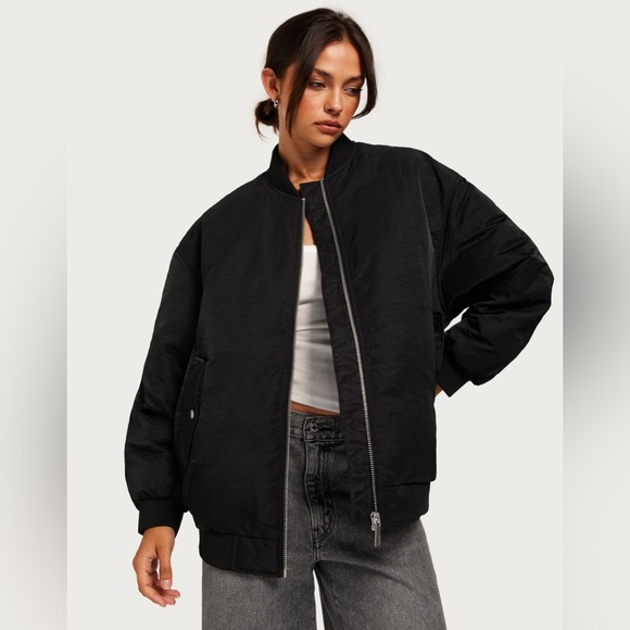 Wilfred Free Aritzia Zip Up Bomber Varsity Black Quilted Jacket - Picture 3 of 15